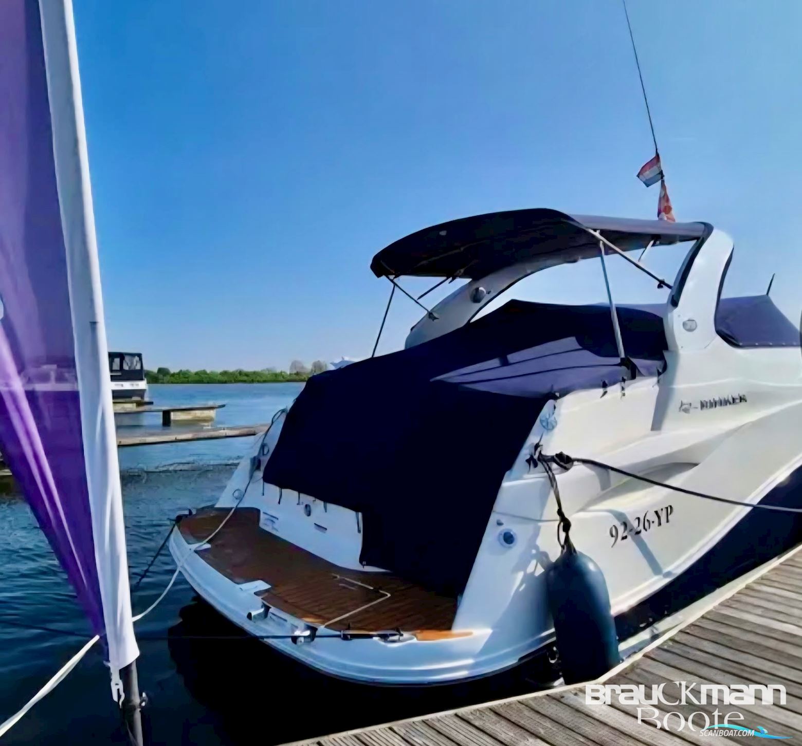 Rinker 310 Express Cruiser