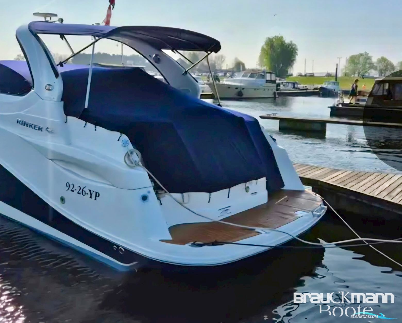 Rinker 310 Express Cruiser