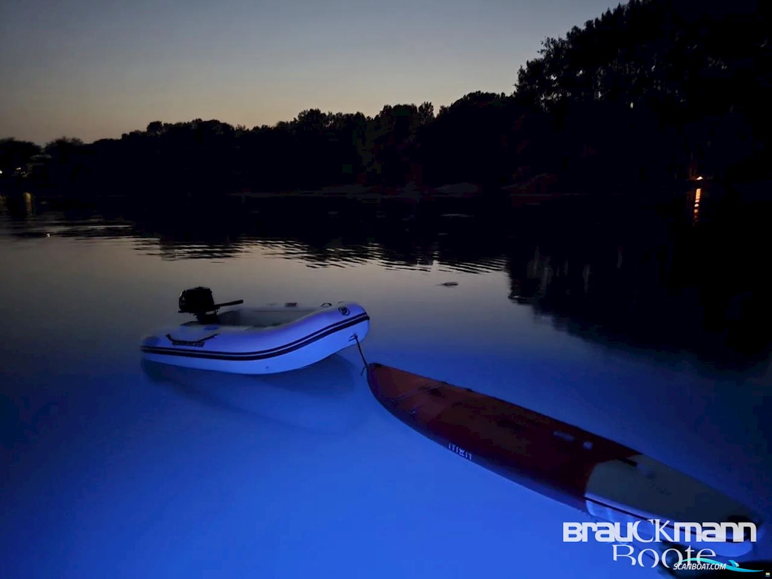 Rinker 310 Express Cruiser