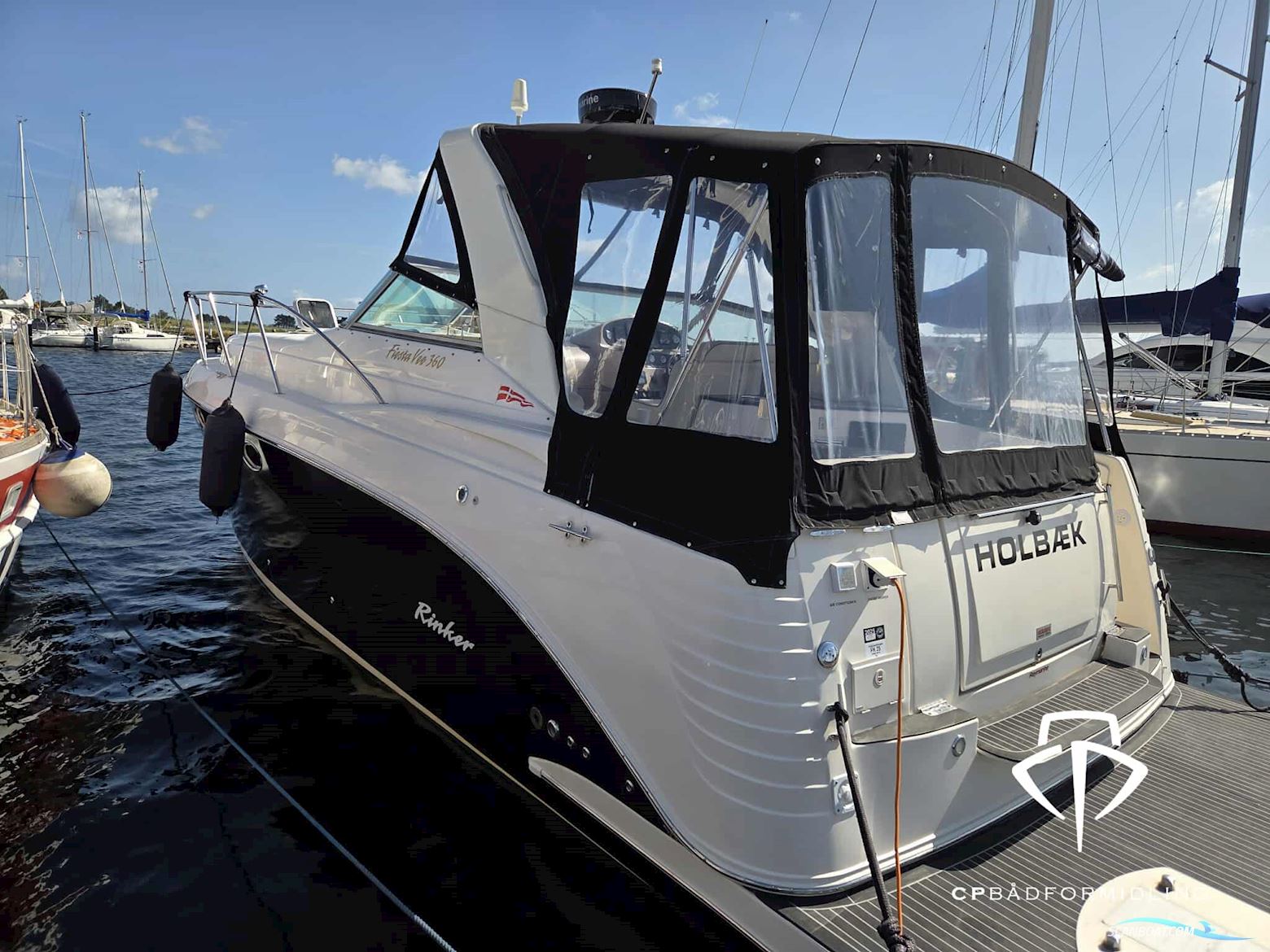 Rinker 360 Fiesta Vee