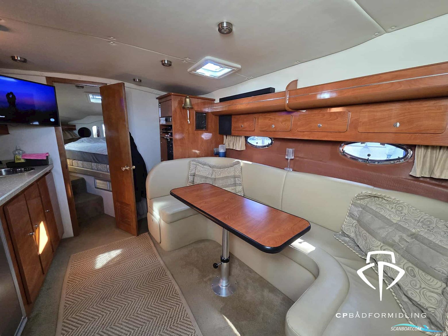 Rinker 360 Fiesta Vee