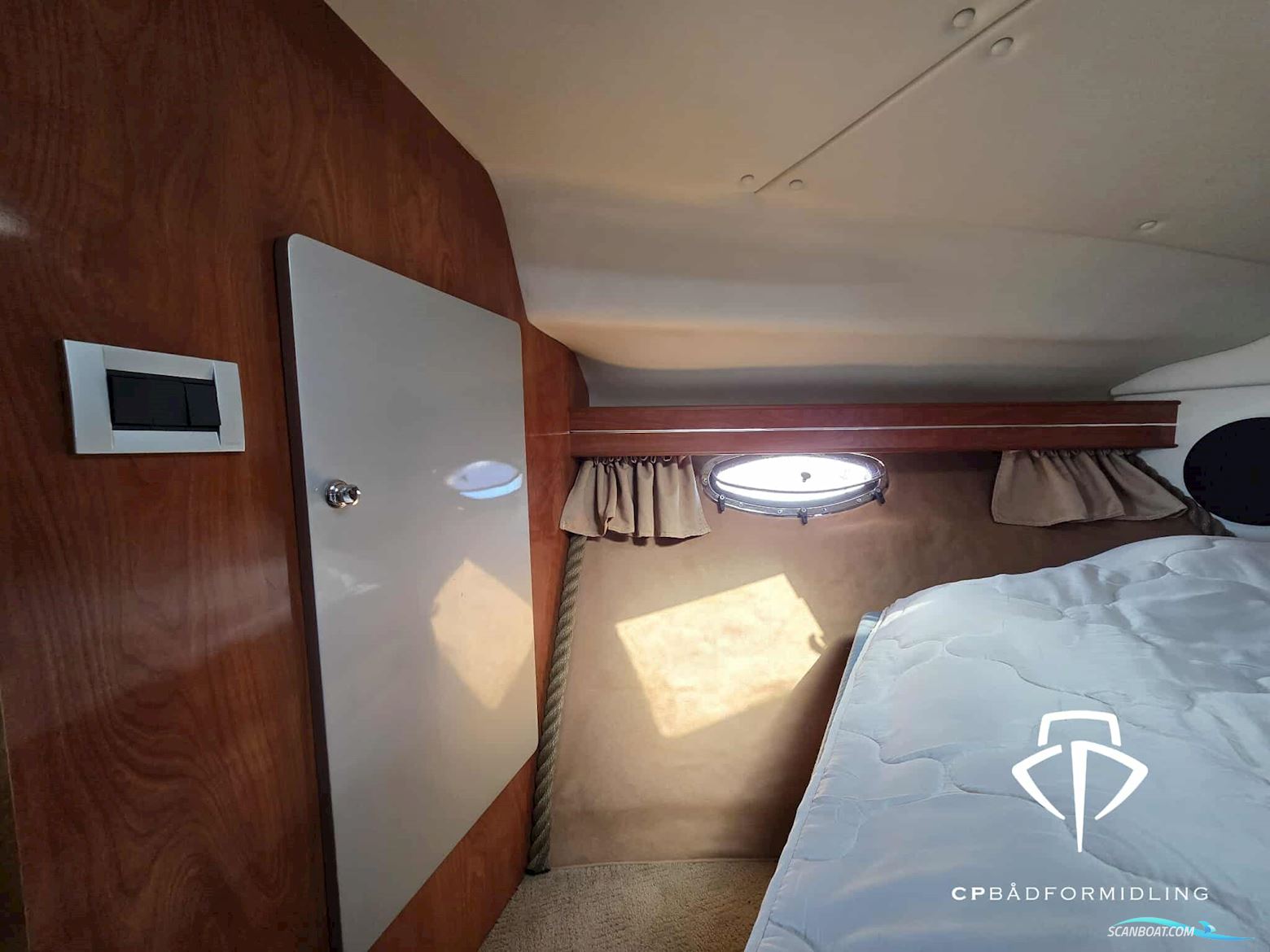 Rinker 360 Fiesta Vee