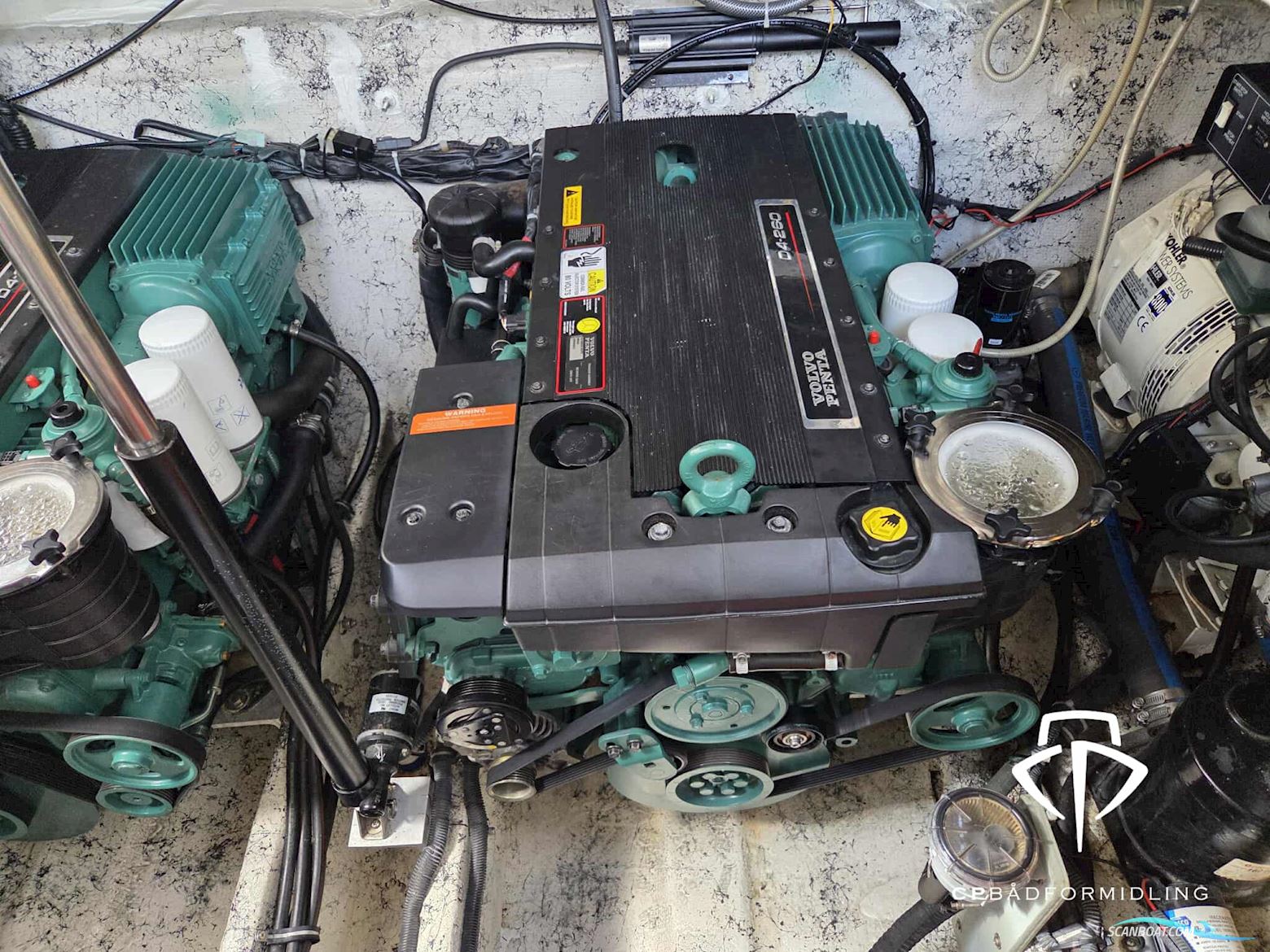 Rinker 360 Fiesta Vee