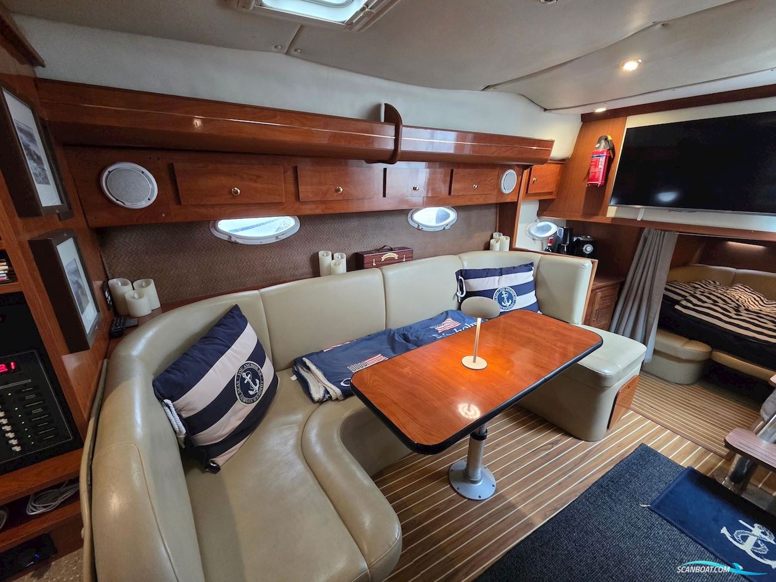 Rinker 360 Fiesta Vee