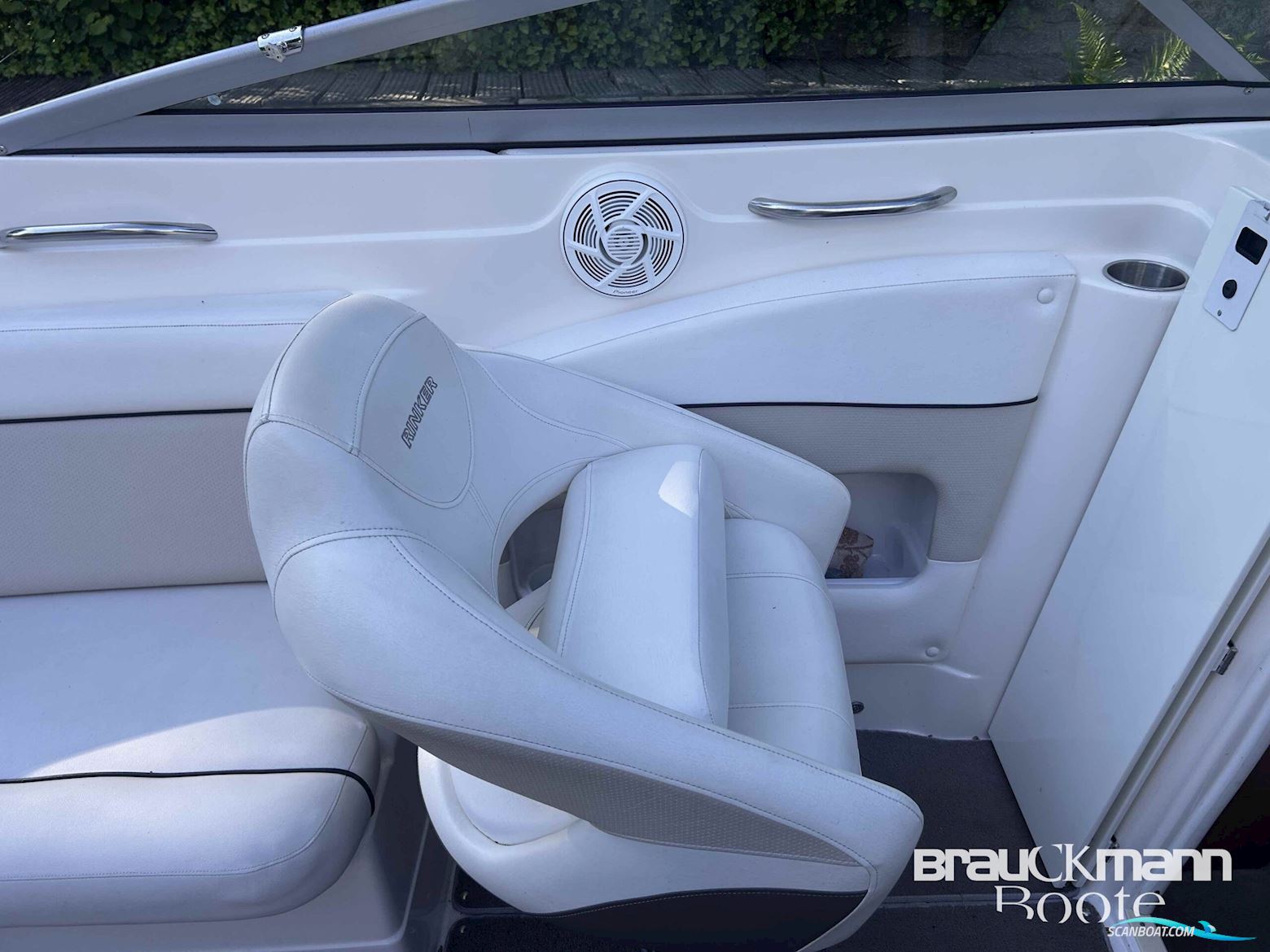 Rinker Captiva 246