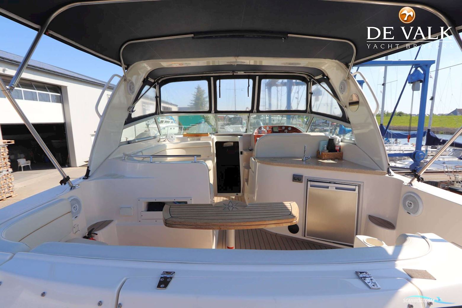 Rinker Fiesta Vee 320