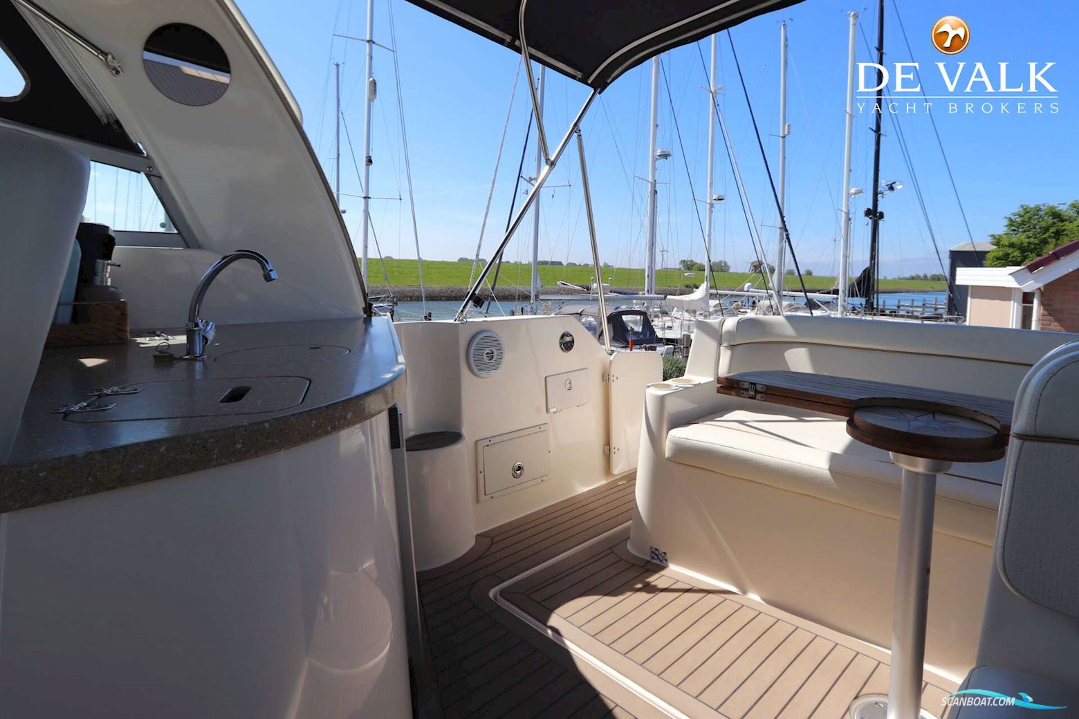 Rinker Fiesta Vee 320