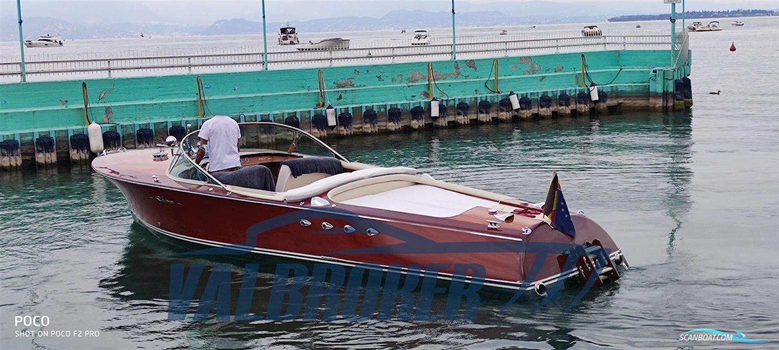 Riva Tritone Motorbåt 1962, med Chrysler Marine 270 motor, Italien