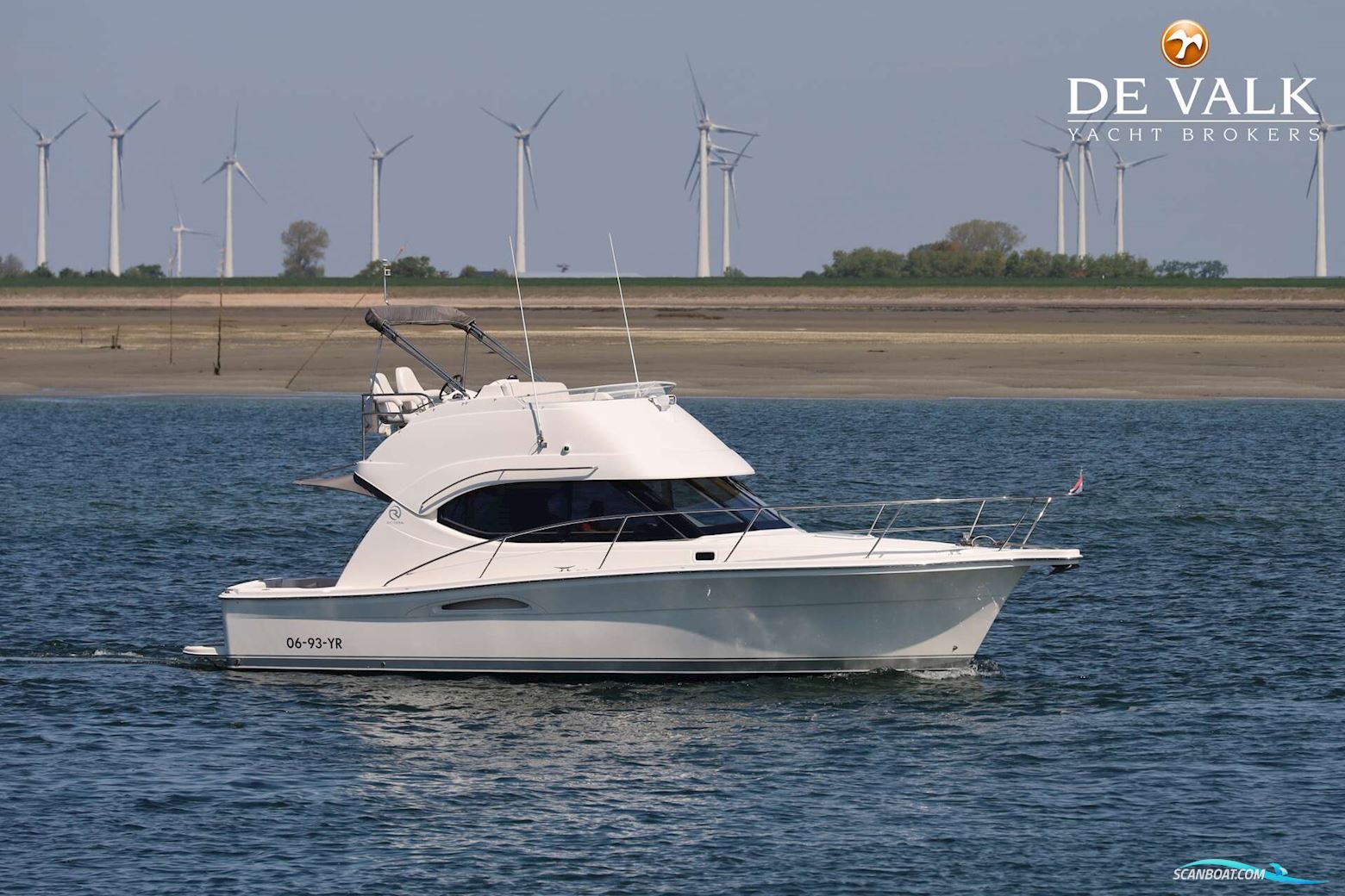 Riviera 33 Flybridge