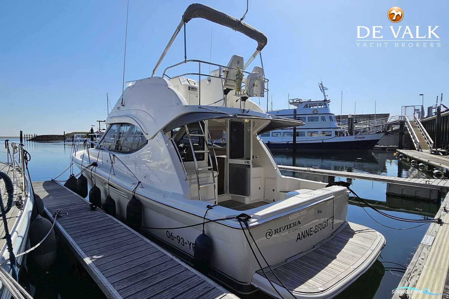 Riviera 33 Flybridge