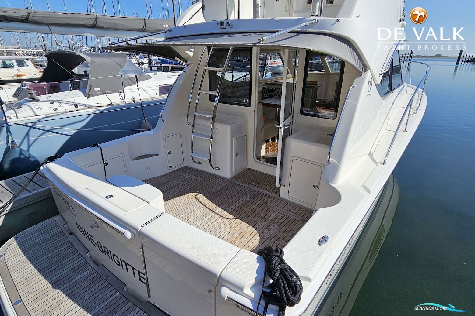 Riviera 33 Flybridge