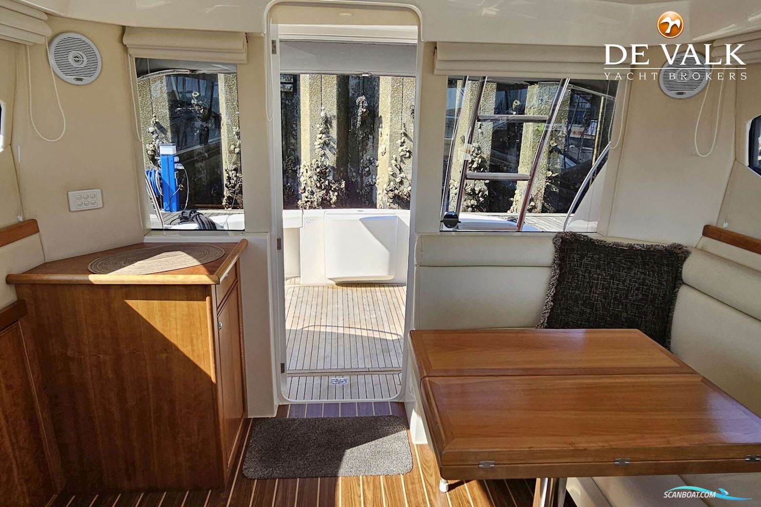 Riviera 33 Flybridge