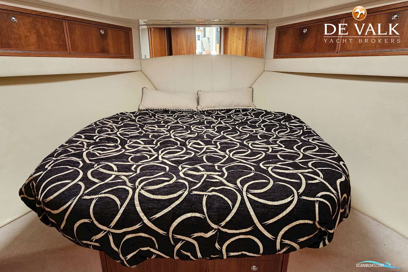 Riviera 33 Flybridge