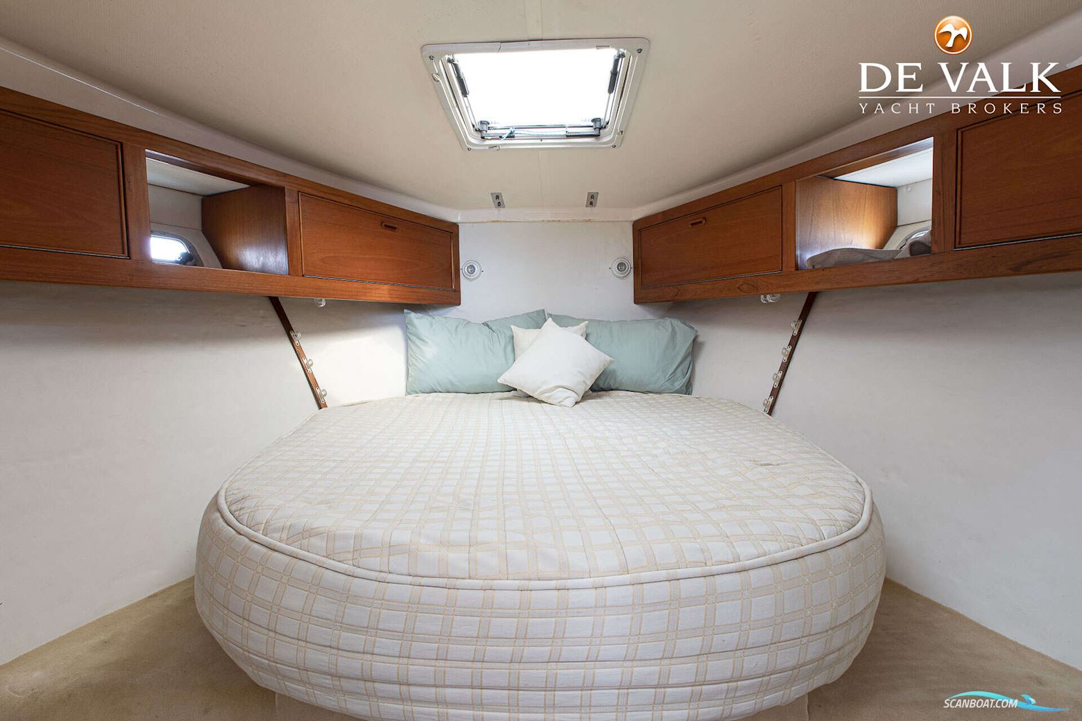 Riviera 33 Flybridge