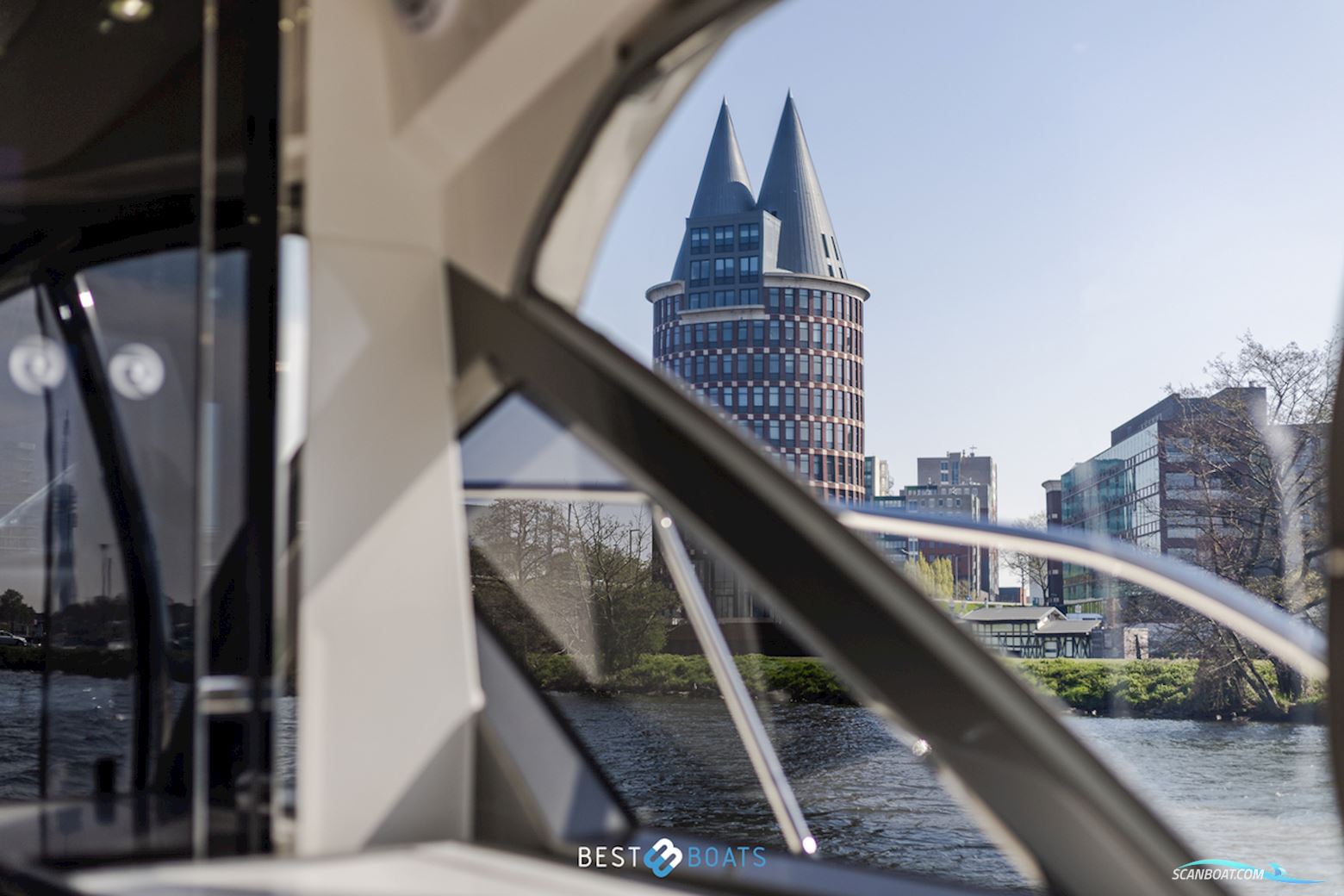 Riviera 4600 SPORT YACHT-PLATINUM EDITION