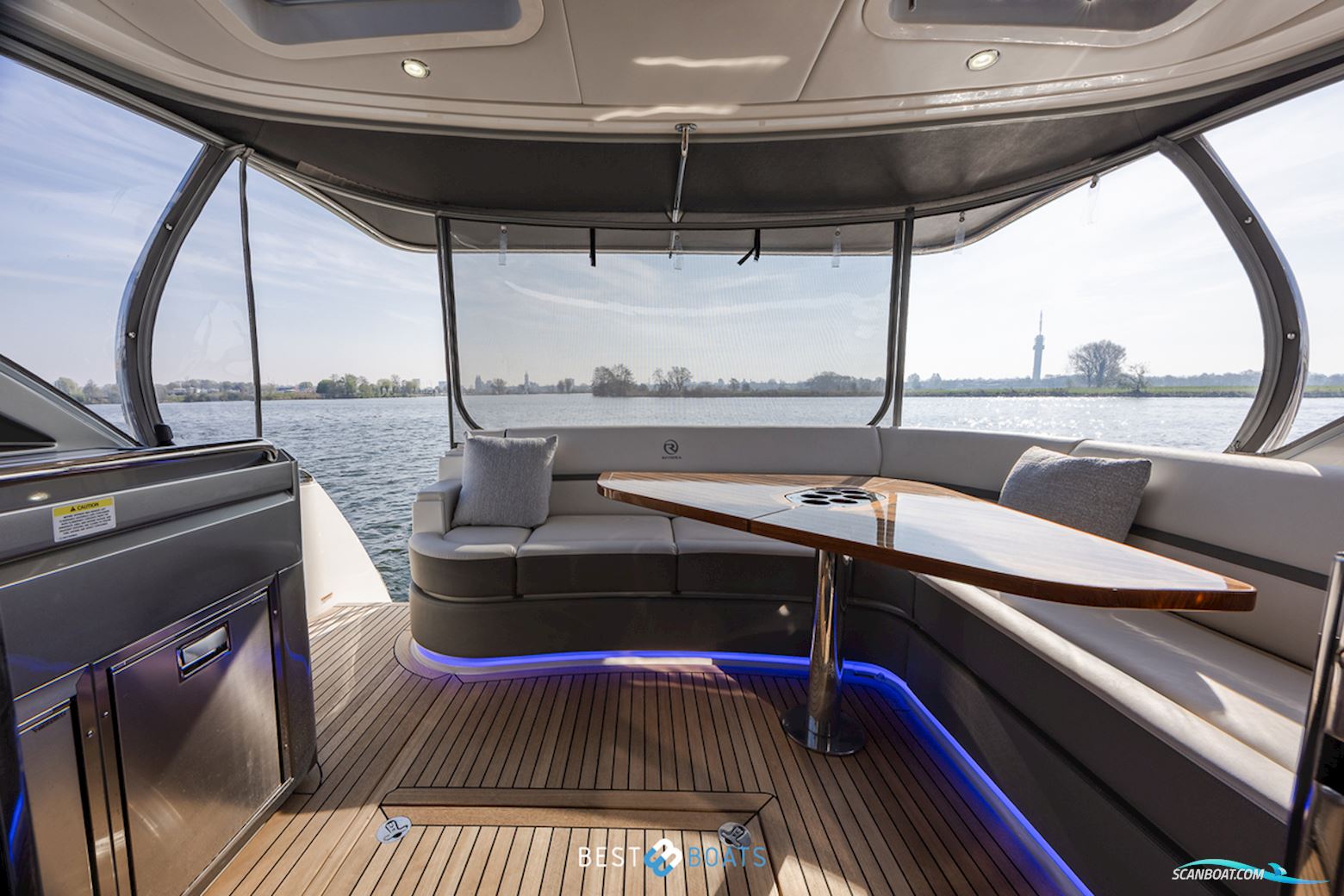 Riviera 4600 SPORT YACHT-PLATINUM EDITION