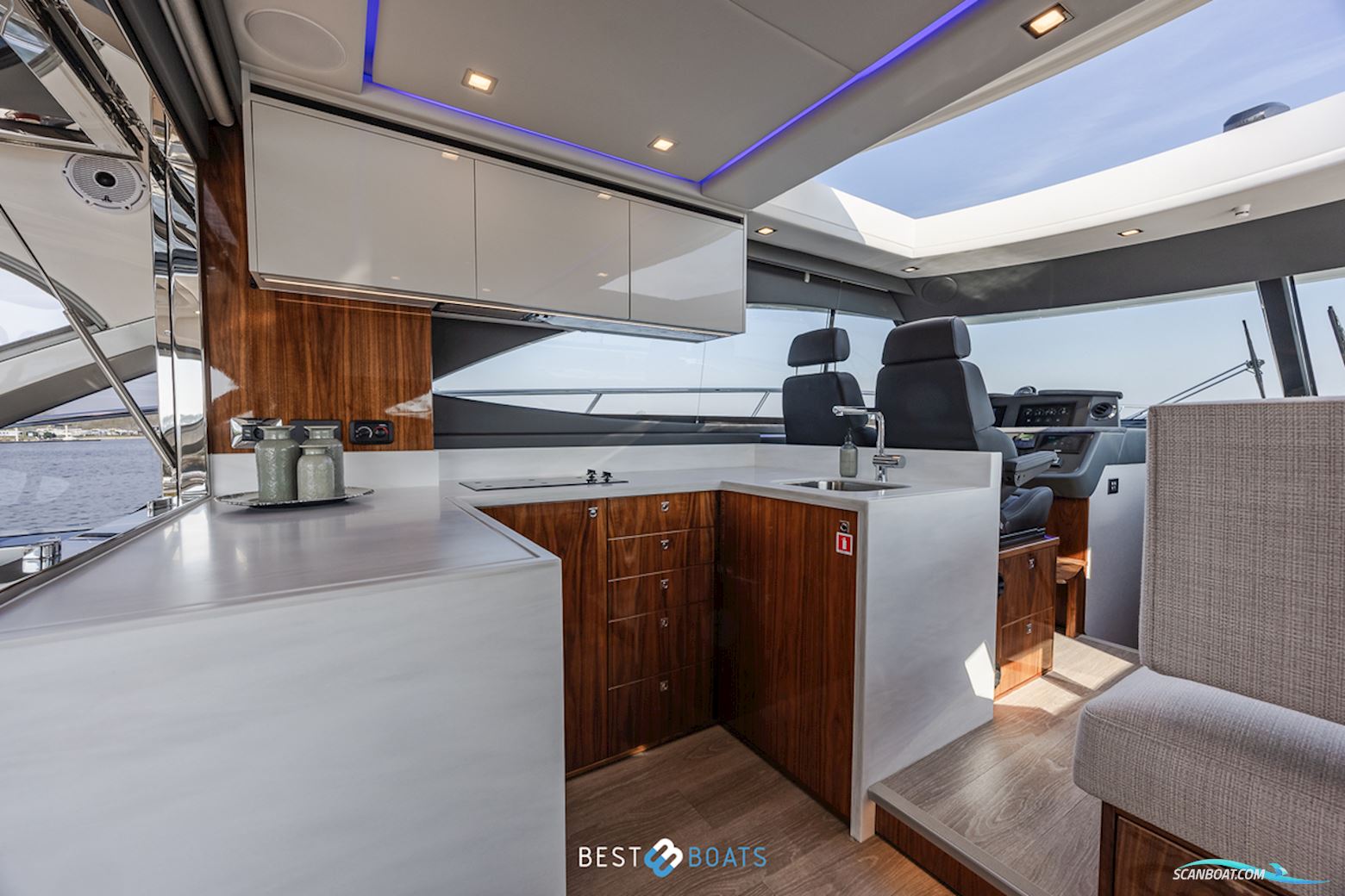 Riviera 4600 SPORT YACHT-PLATINUM EDITION