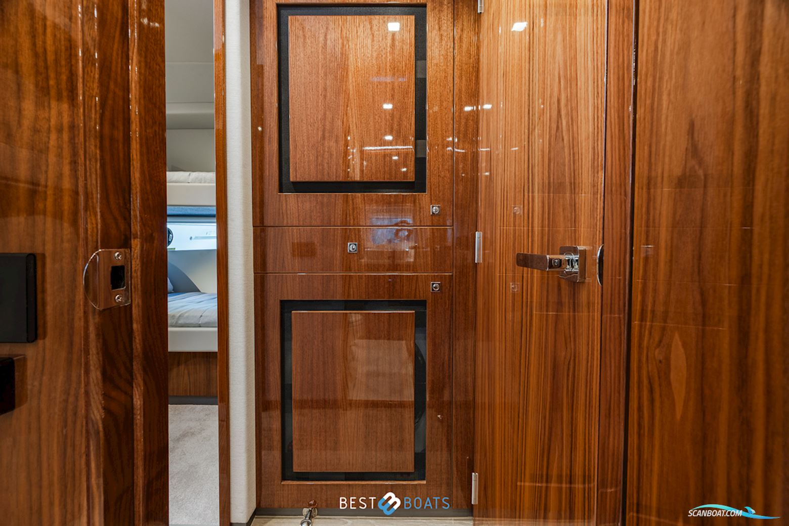 Riviera 4600 SPORT YACHT-PLATINUM EDITION