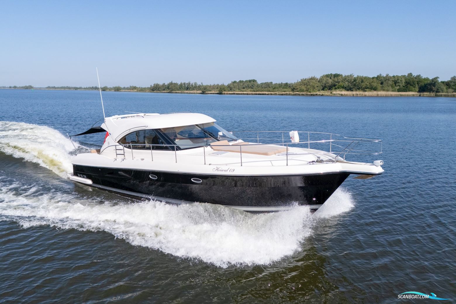 Rivièra 4700 Sport Yacht