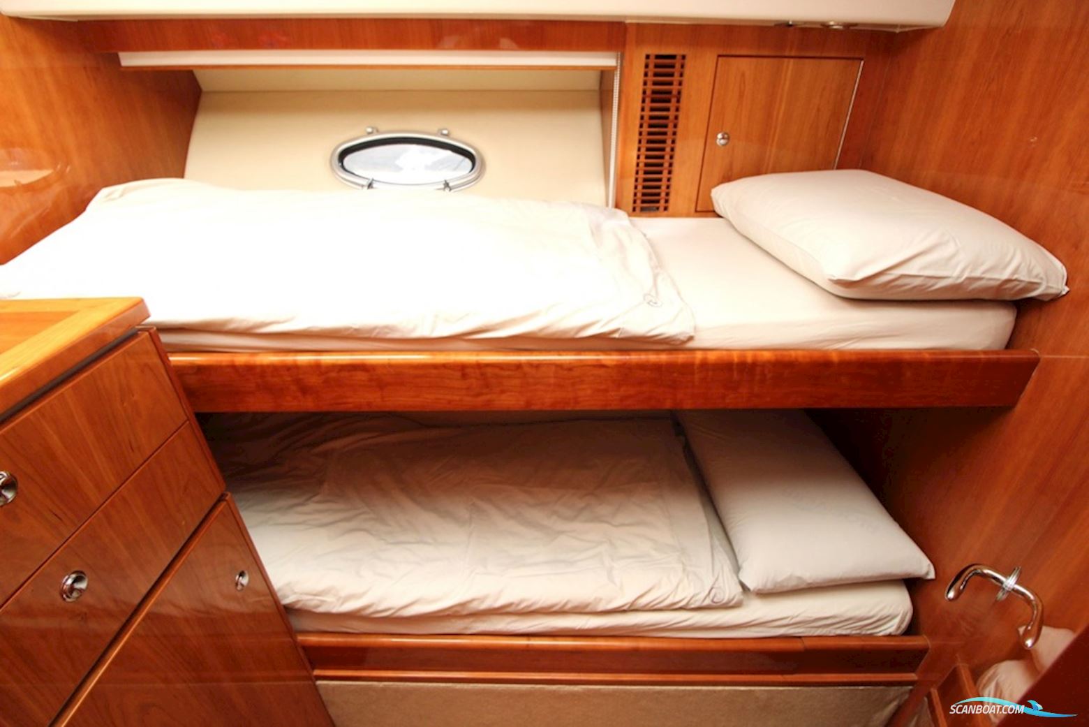 Rivièra 4700 Sport Yacht