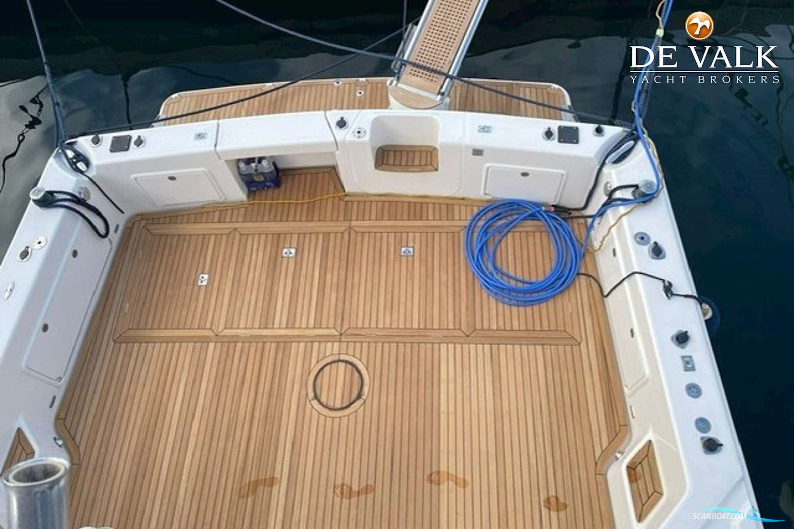 Riviera 58 Enclosed Flybridge