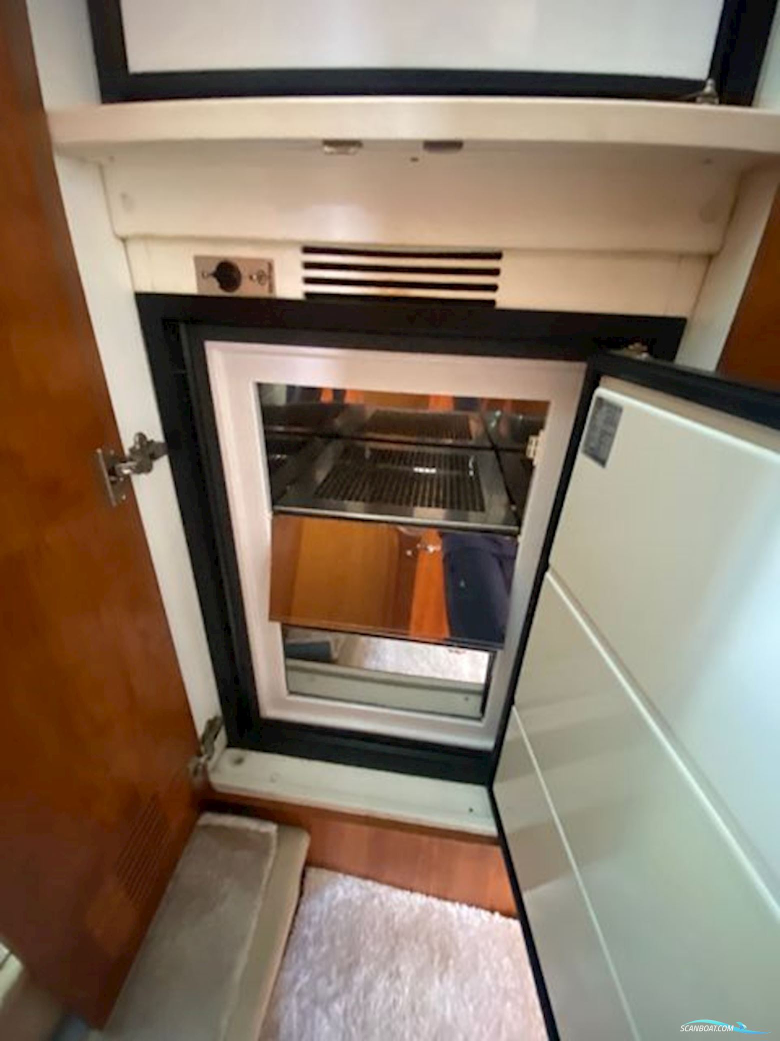 Riviera Yachts 4400 Sport Yacht