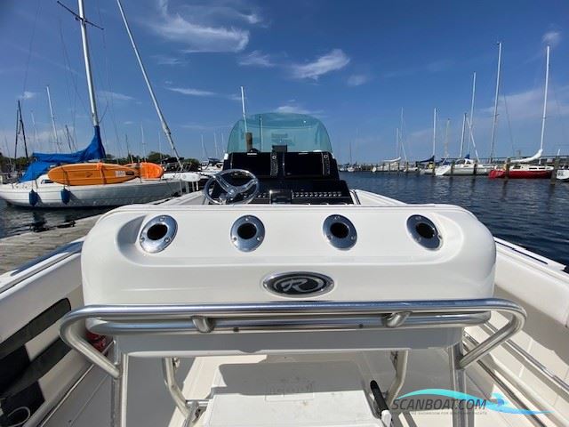 Robalo R260