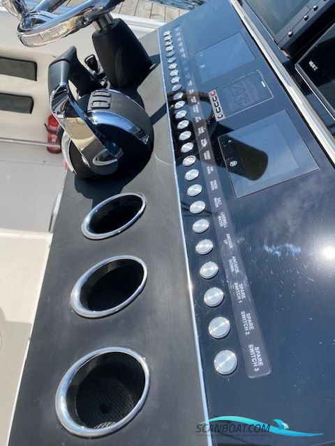 Robalo R260