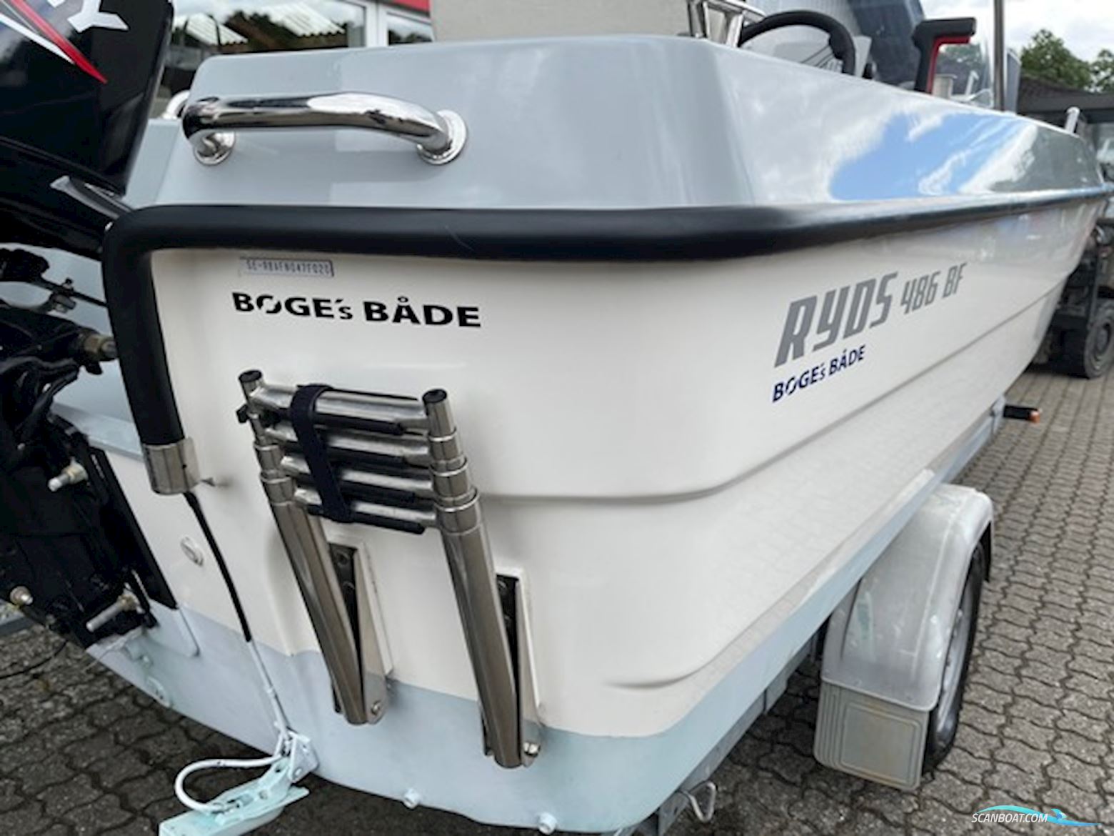 Ryds 486 BF Med 50 hk Mercury-Efi 4 Takt og 1000 kg Brenderup Bådtrailer -
