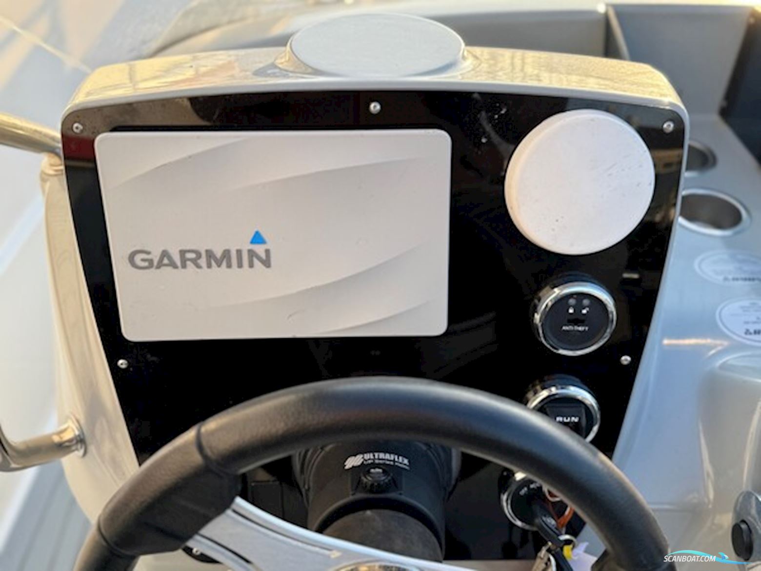 Ryds 548 Sport med F100 Mercury-EFI 4 takt 2,1L og 1000 kg Brenderup bådtrailer