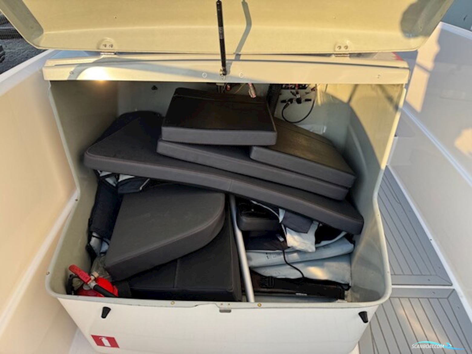 Ryds 548 Sport med F100 Mercury-EFI 4 takt 2,1L og 1000 kg Brenderup bådtrailer