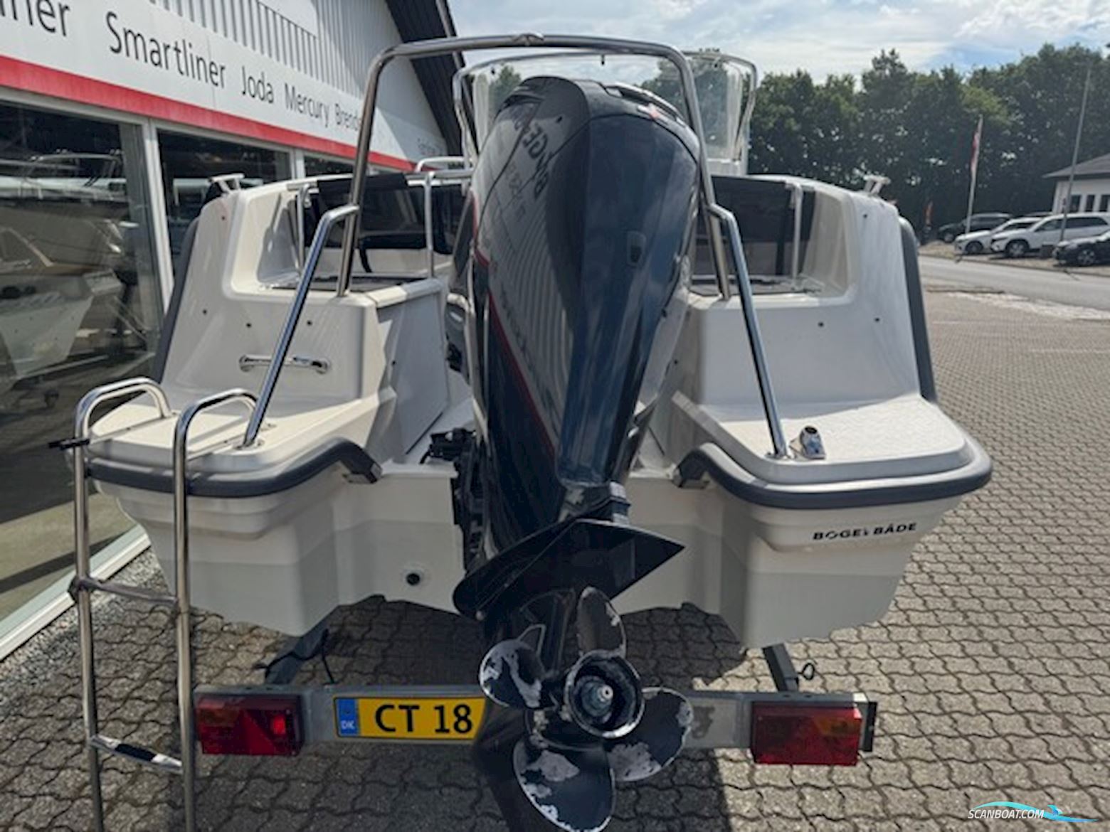 Ryds 548VI Sport X-Line med 100 hk Mercury-EFI 4 takt 2,1L og 1300 kg Brenderup bådtrailer