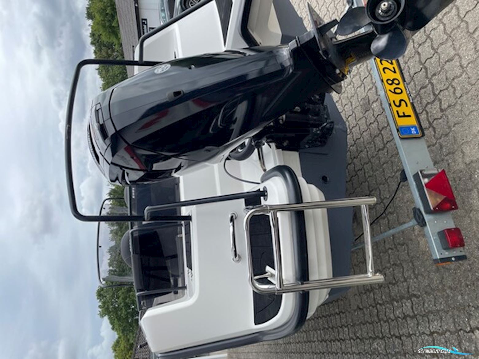 Ryds 630VI Mid-C - F115 Mercury-Efi 2,1L og 201500B Brenderup Premium Bådtrailer