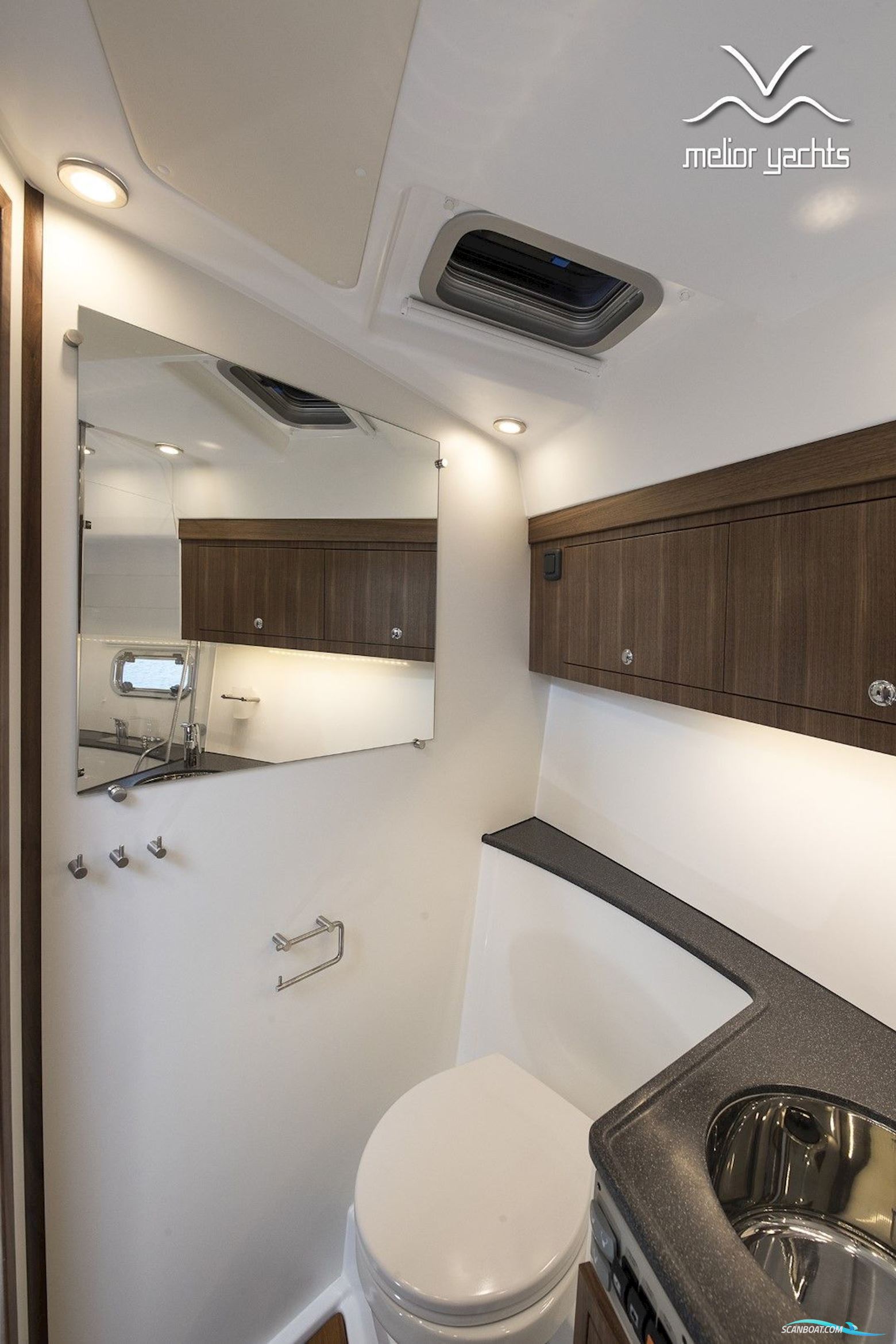 Saga 385 - Edition Walnut Interior