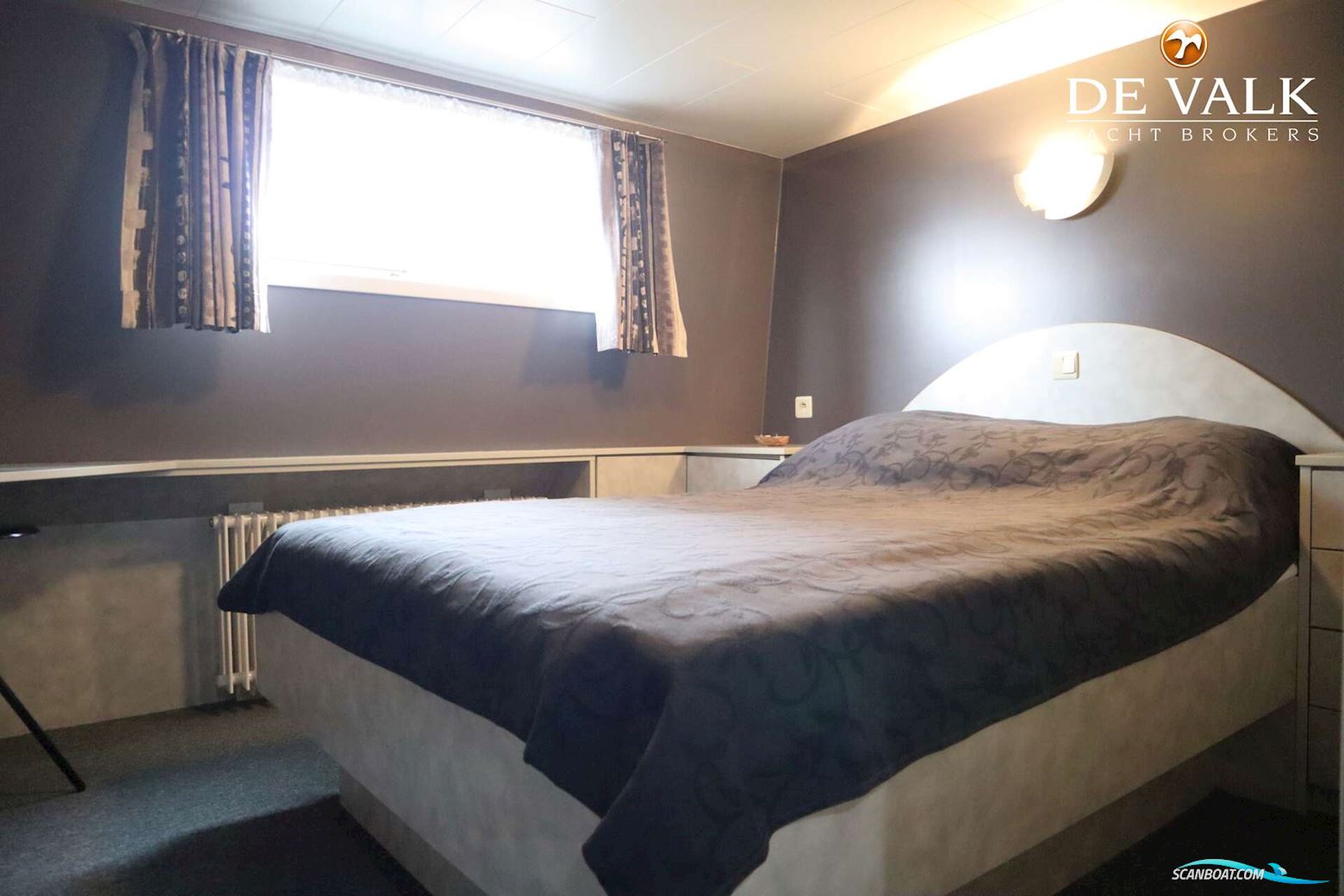 Sailing Houseboat 32M