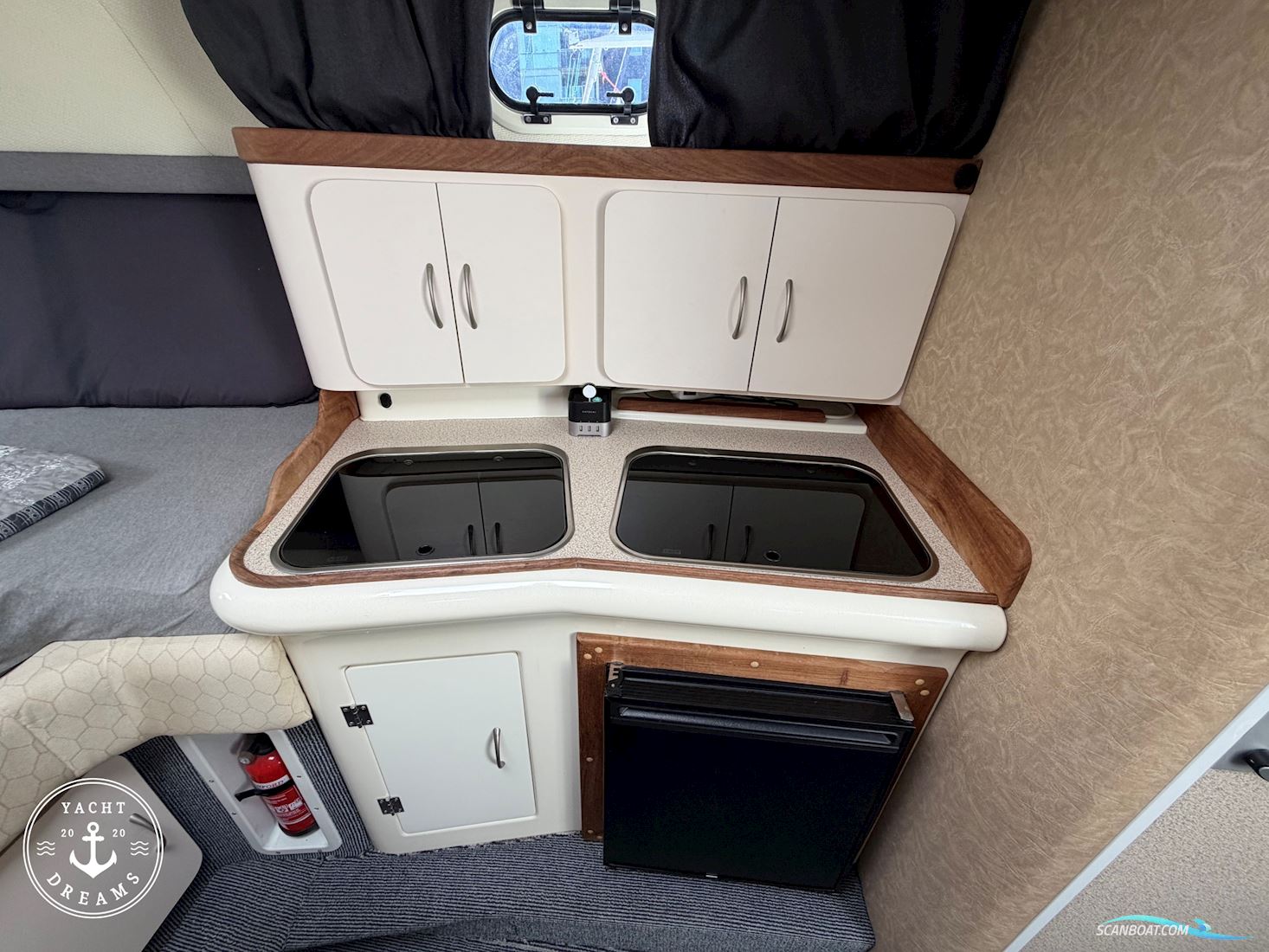 Sanboat Cuddy 980