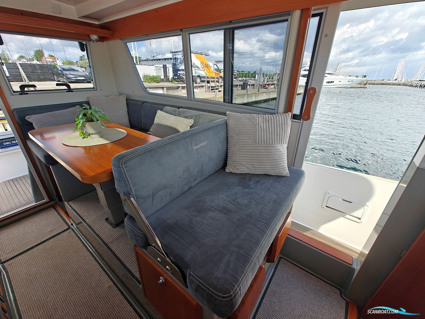 Sargo 33 Explorer