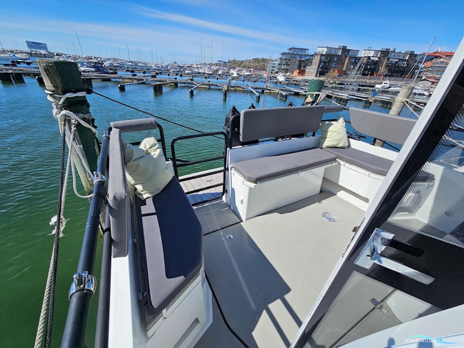 Sargo 33 Explorer