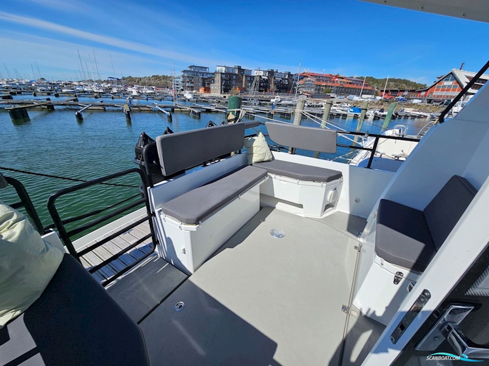 Sargo 33 Explorer