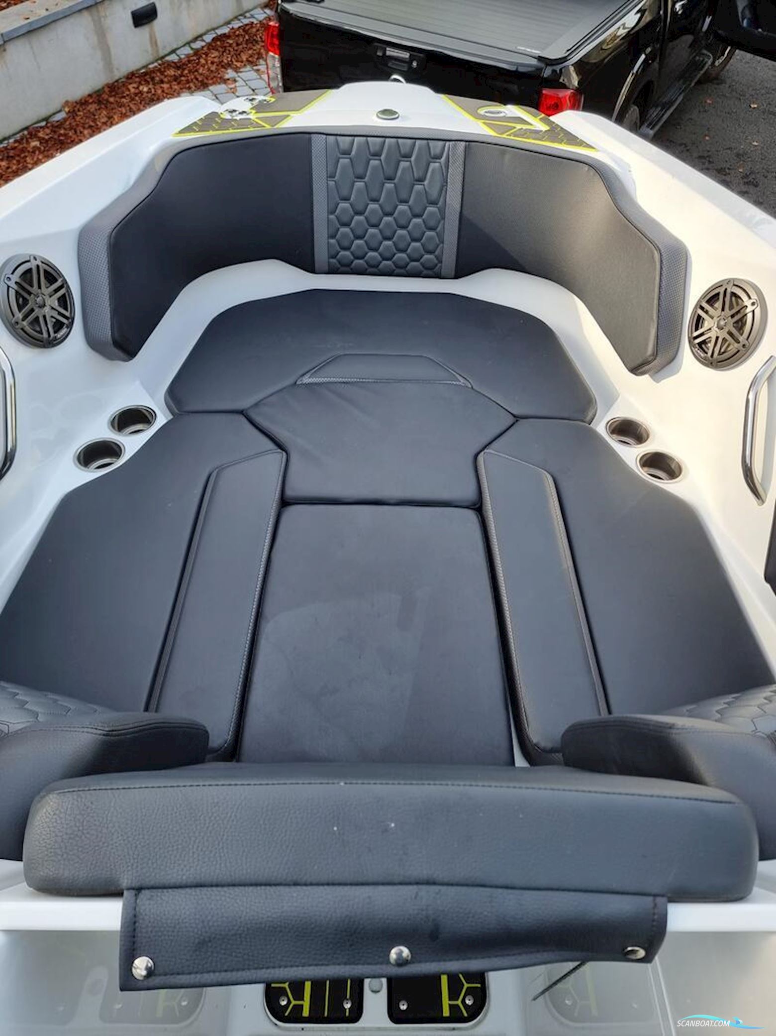 SCARAB 255 ID Wake Edition