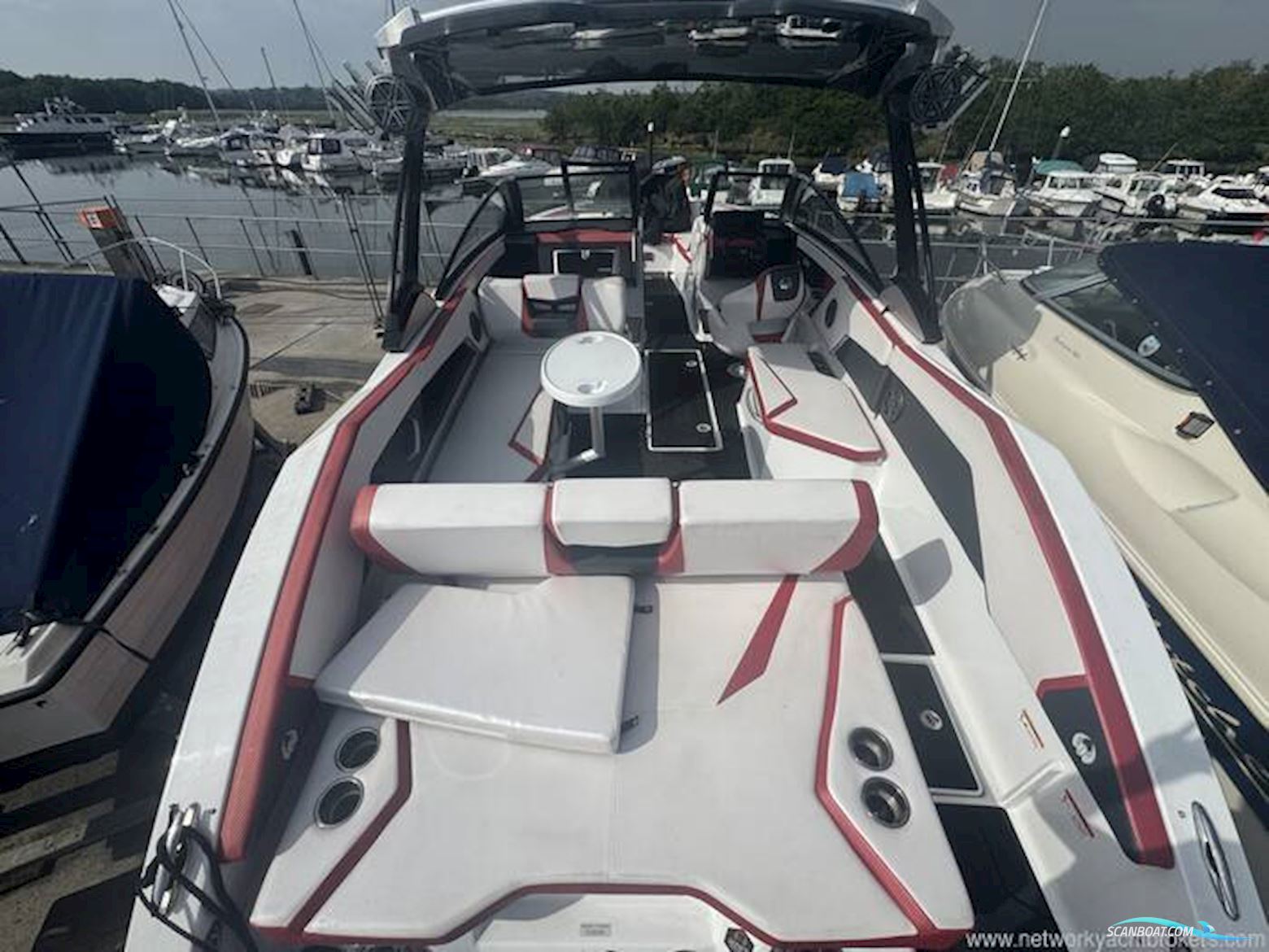 Scarab 285 ID