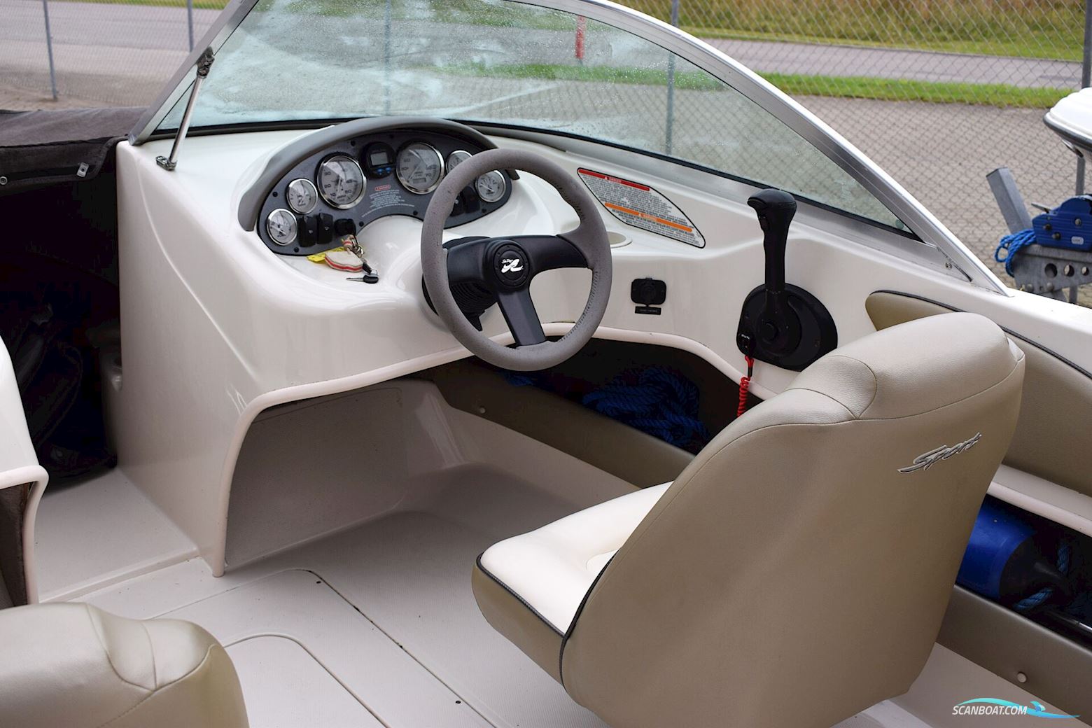 Sea Ray 190 SPORT – MerCruiser 3,0 TKS – FÅ TIMER – NYHED