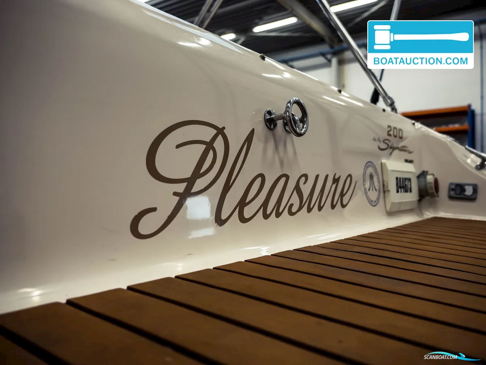 Sea Ray 200 Signature