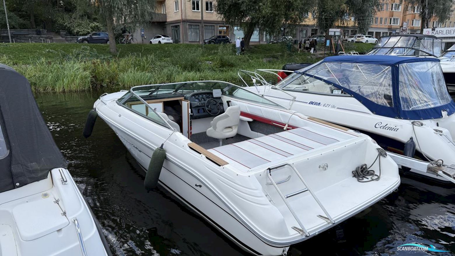 Sea Ray 220 OVERNIGHTER