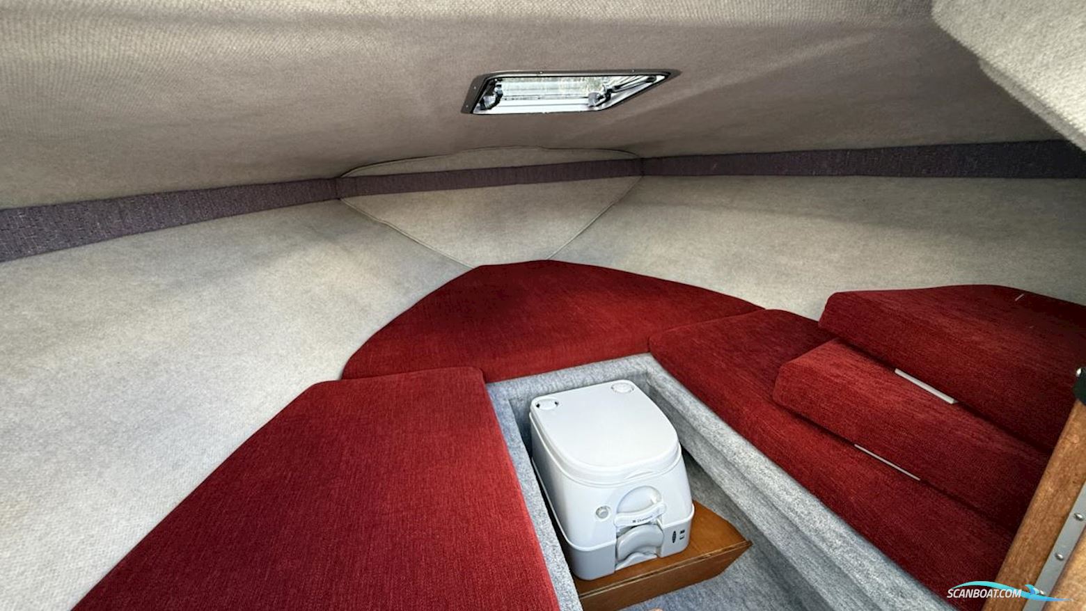 Sea Ray 220 OVERNIGHTER