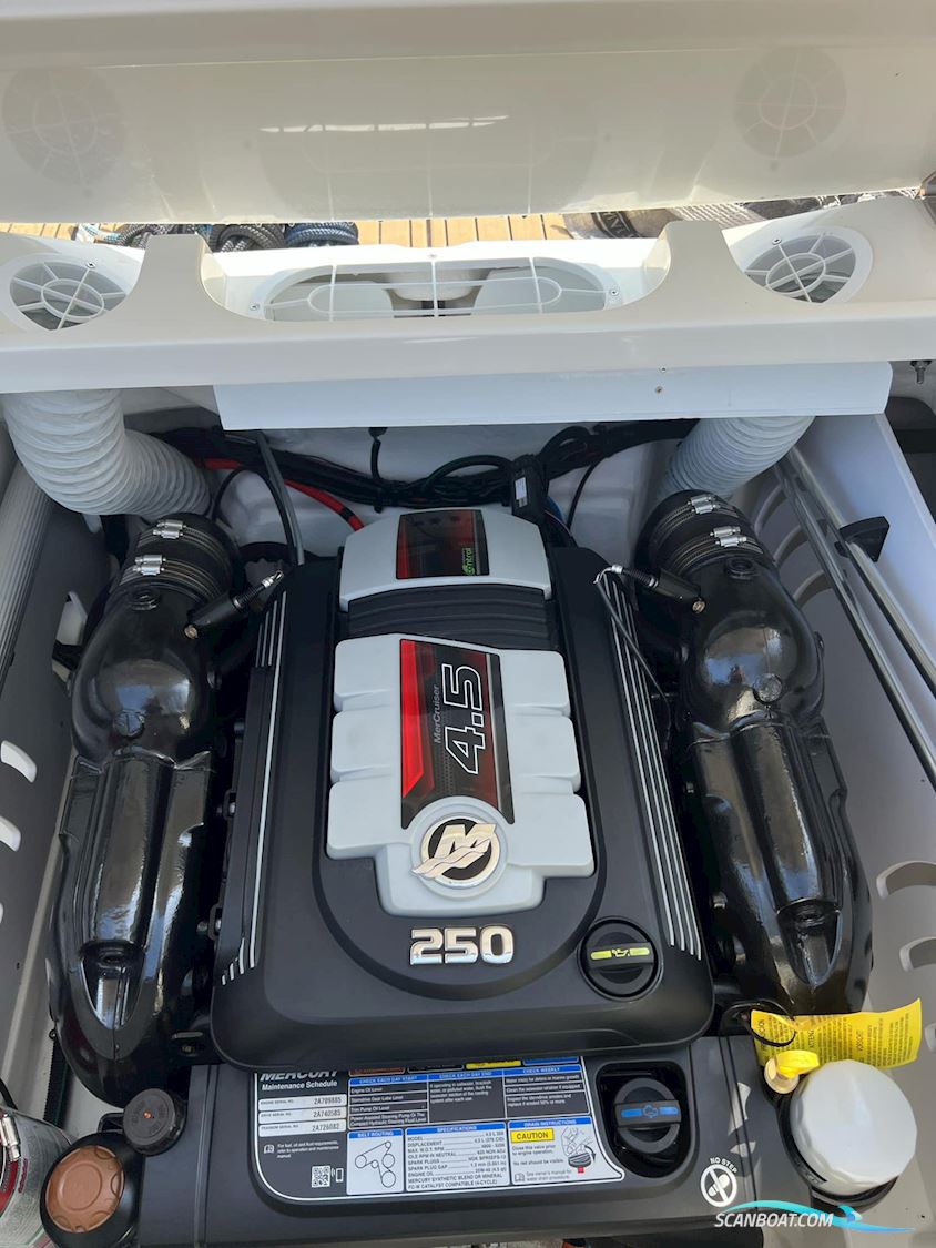Sea Ray 230 Spx