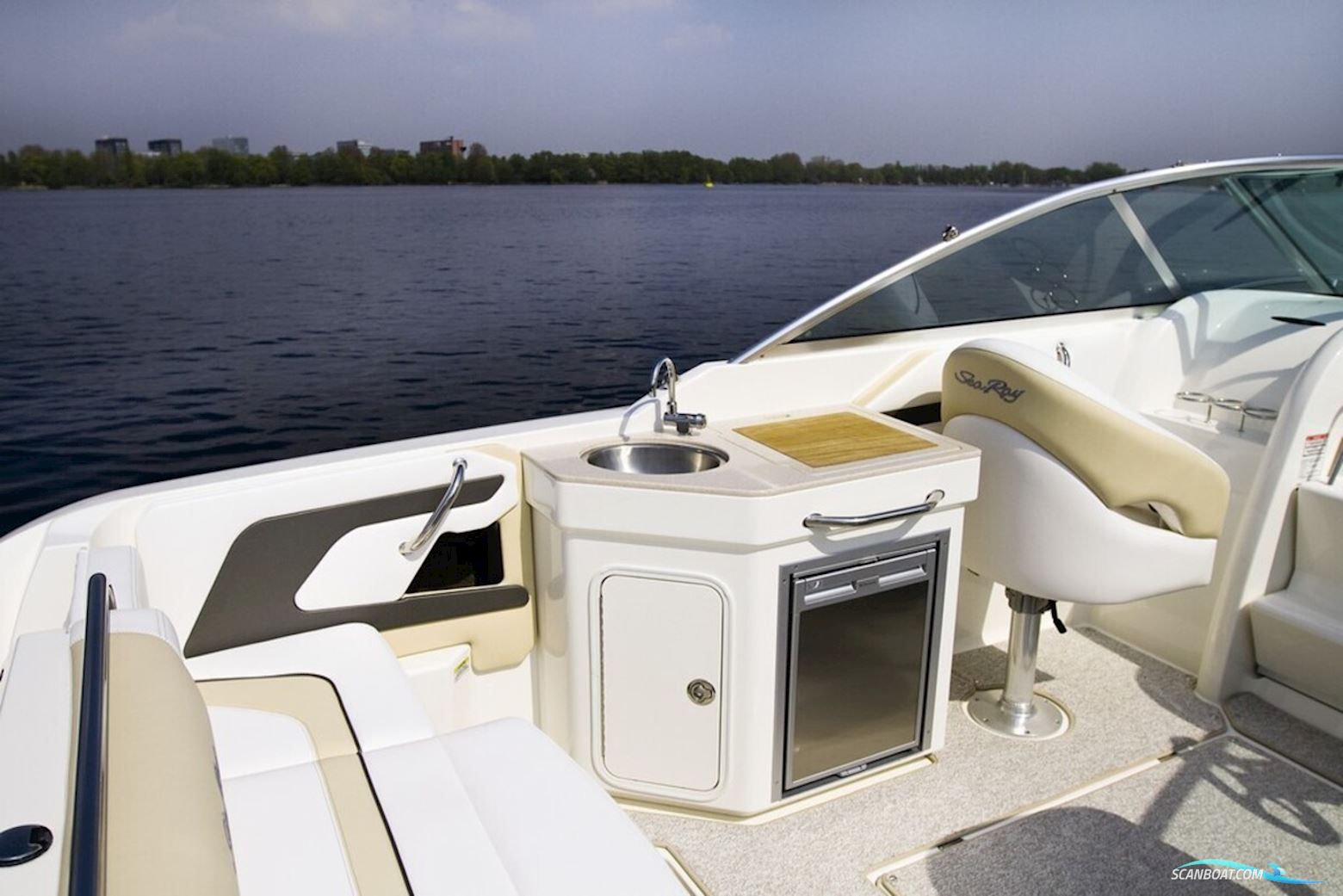 Sea Ray 235 Weekender