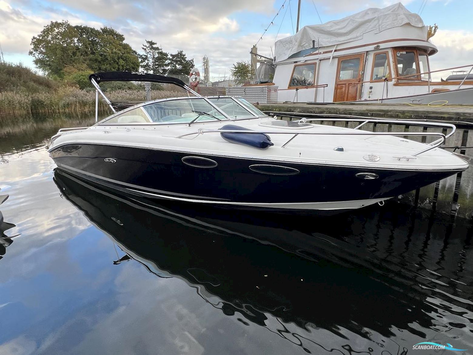 Sea Ray 240 Sun Sport Motorbåt 2012, med Mercruiser 350 Mag Mpi motor, Danmark