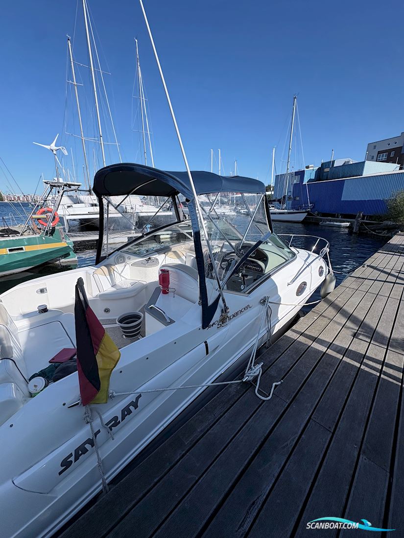 Sea Ray 240 Sundancer mit 3,5 t Ohlmeyer Trailer