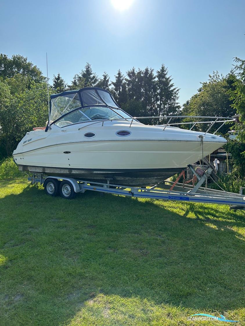 Sea Ray 240 Sundancer mit 3,5 t Ohlmeyer Trailer